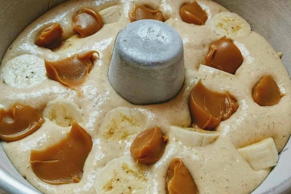 Bolo de banana com doce de leite, perfeito pra servi em qualquer ocasião