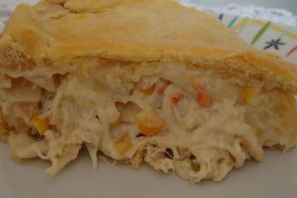 Aprenda a preparar essa torta de frango com creme de leite e mussarela deliciosa, não vai sobrar nenhum pedaço Aprenda a preparar essa torta de frango com creme de leite e mussarela deliciosa, não vai sobrar nenhum pedaço