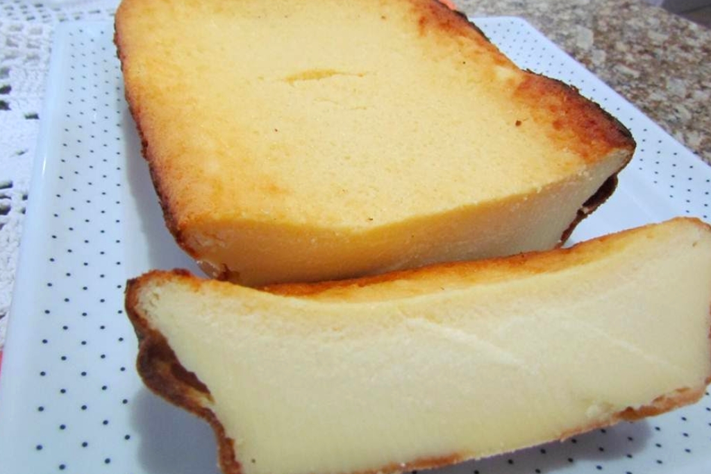 Bolo de ricota e leite condensado, tão fácil de preparar e muito saborosa