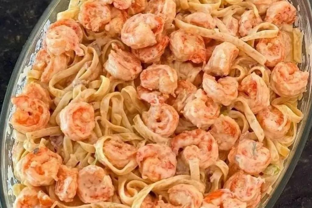 Fettuccine com molho de queijo e camarão, irresistível demais