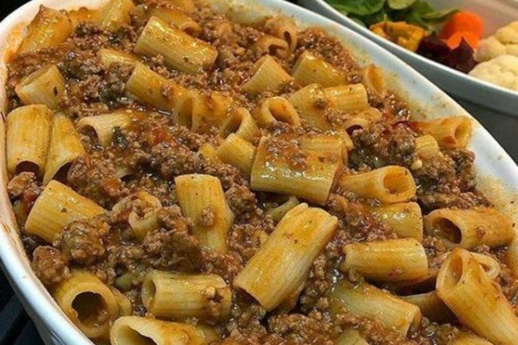 Macarronada de carne moída, uma refeição pra ninguém botar defeito