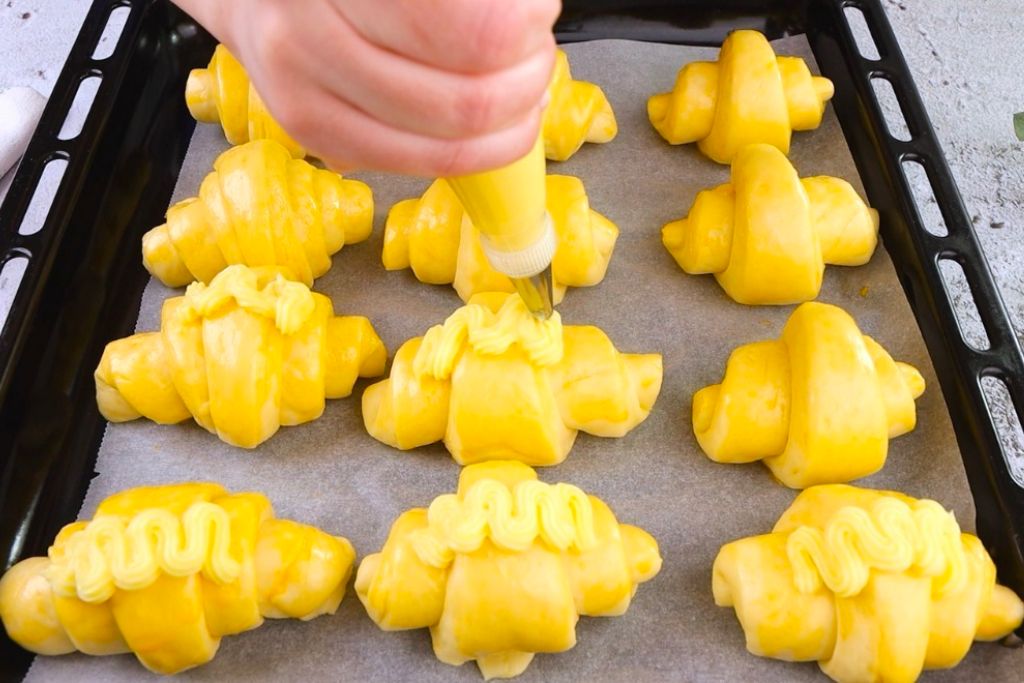 Mini croissant folhado meu tio faz na padaria dele e não dura nada, acaba em minutos, peguei a receita