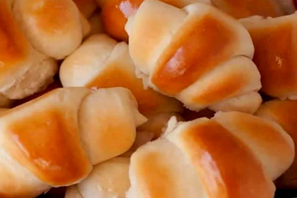 Pãezinhos deliciosos, com massa fofinha perfeito com um café quentinho