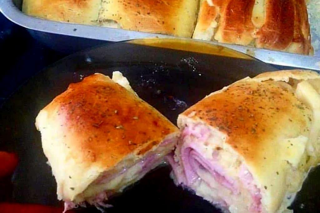 Pão caseiro recheado, seu lanche da tarde vai ficar muito mais gostoso