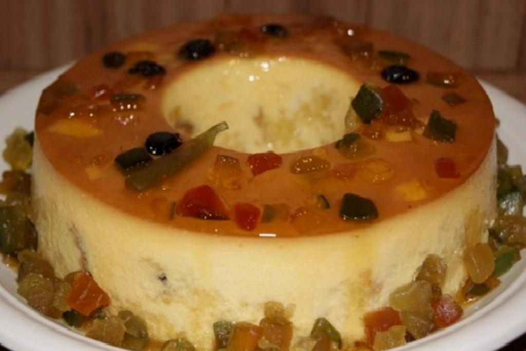 Pudim de panetone firme com frutas, com aquele irresistível gostinho de natal