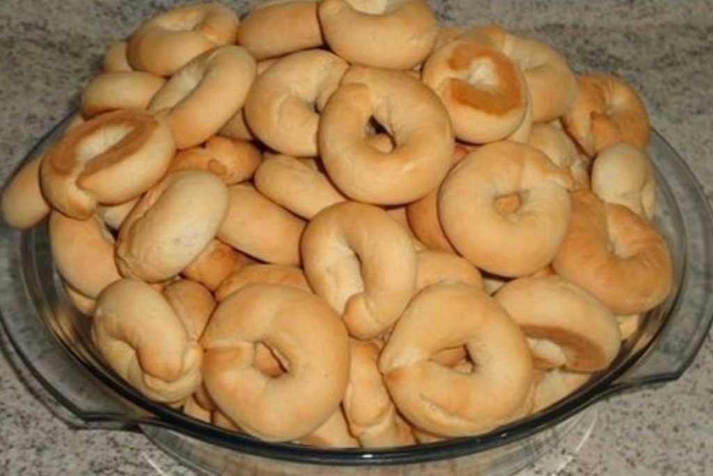 Rosquinhas de chuva o resultado é uma rosquinha bem saborosa, daquelas que derretem na boca