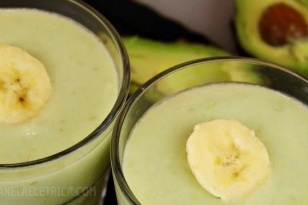 Shake de abacate proteico saudável e rápido Shake de abacate proteico saudável e rápido