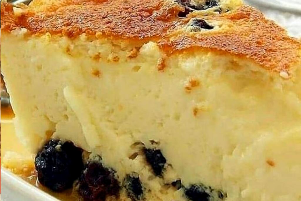 Torta de ricota com uva passa, fica bem molhadinha e saborosa