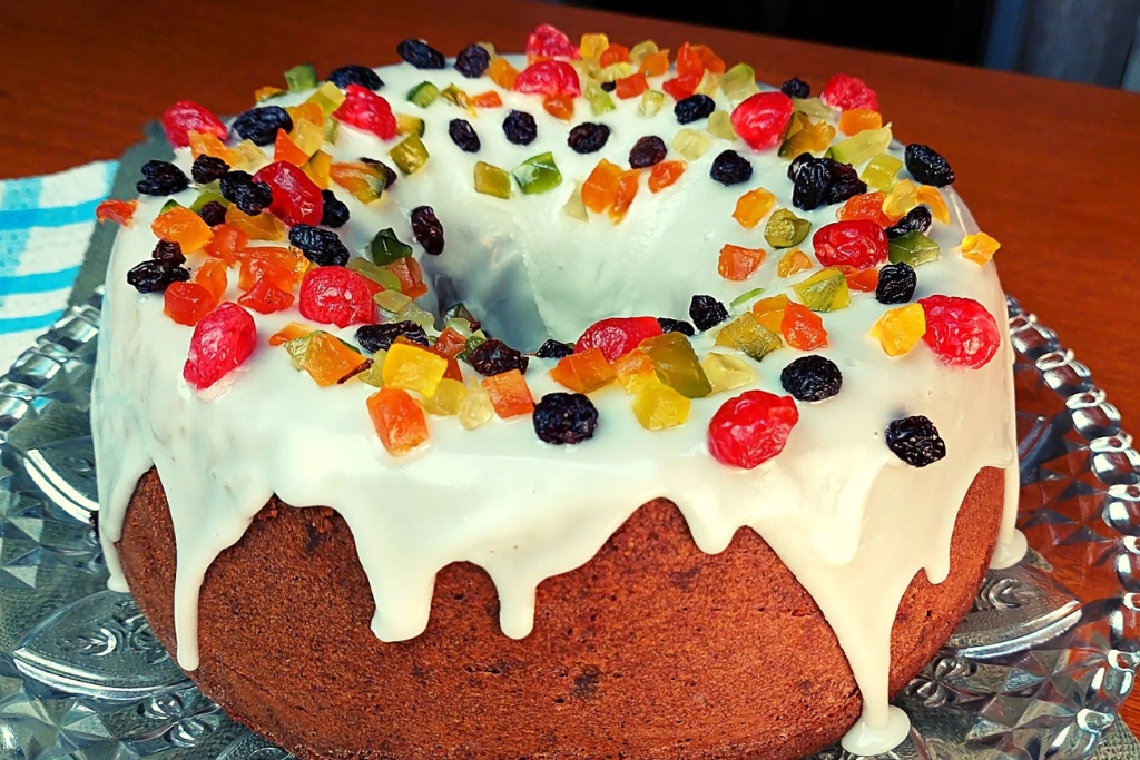 Bolo de natal com frutas bem recheado uma delícia que toda família vai amar Bolo de natal com frutas bem recheado uma delícia que toda família vai amar